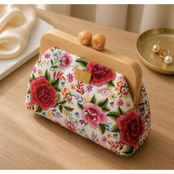 Clutch Floral Sakura | Bolso de mano floral con cierre de boquilla