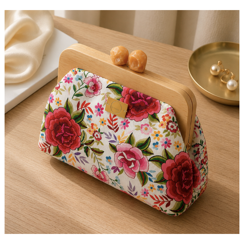 Clutch Floral Sakura | Bolso de mano floral con cierre de boquilla