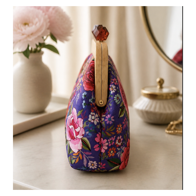 Clutch Floral Sakura | Bolso de mano floral con cierre de boquilla