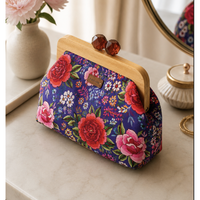 Clutch Floral Sakura | Bolso de mano floral con cierre de boquilla