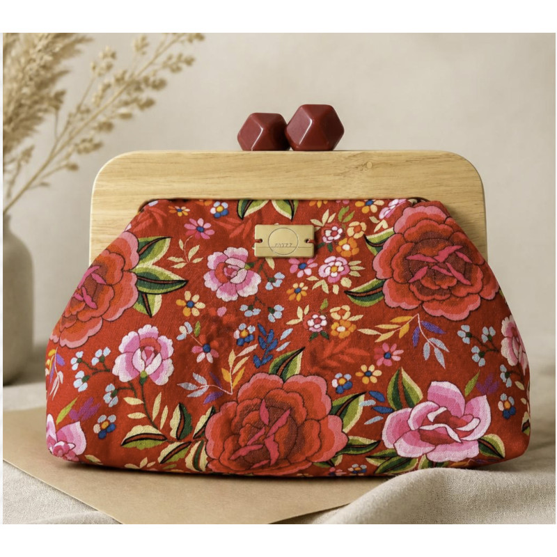Clutch Floral Sakura | Bolso de mano floral con cierre de boquilla