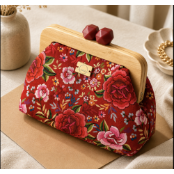 Clutch Floral Sakura | Bolso de mano floral con cierre de boquilla
