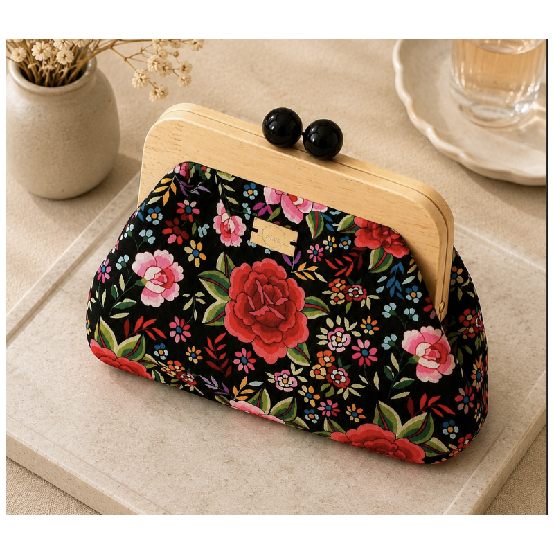 Clutch Floral Sakura | Bolso de mano floral con cierre de boquilla